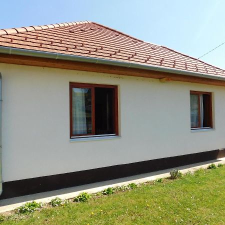 8888 Apartmanház Lispeszentadorján Esterno foto