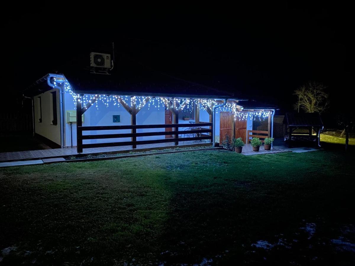 8888 Apartmanház Lispeszentadorján Esterno foto