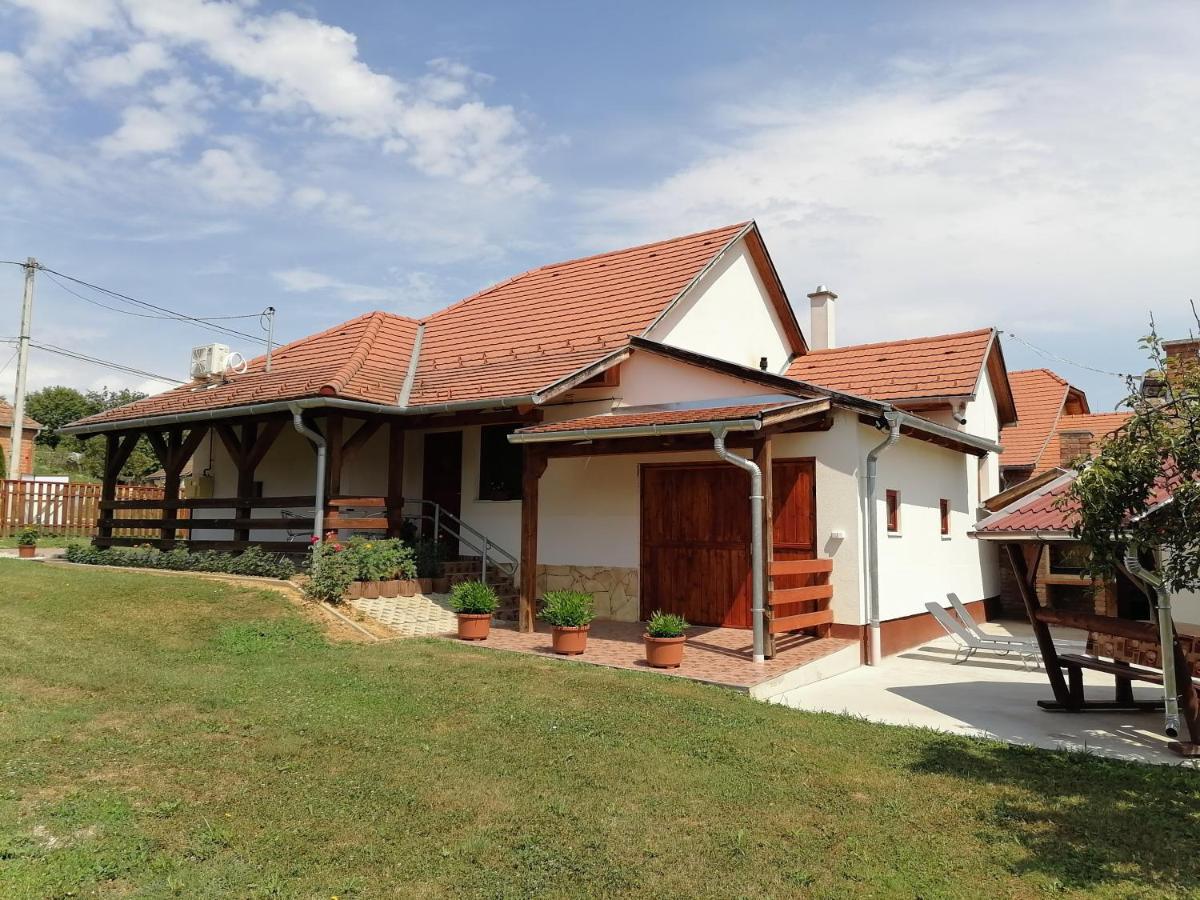 8888 Apartmanház Lispeszentadorján Esterno foto