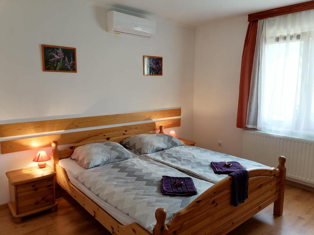 8888 Apartmanház Lispeszentadorján Esterno foto