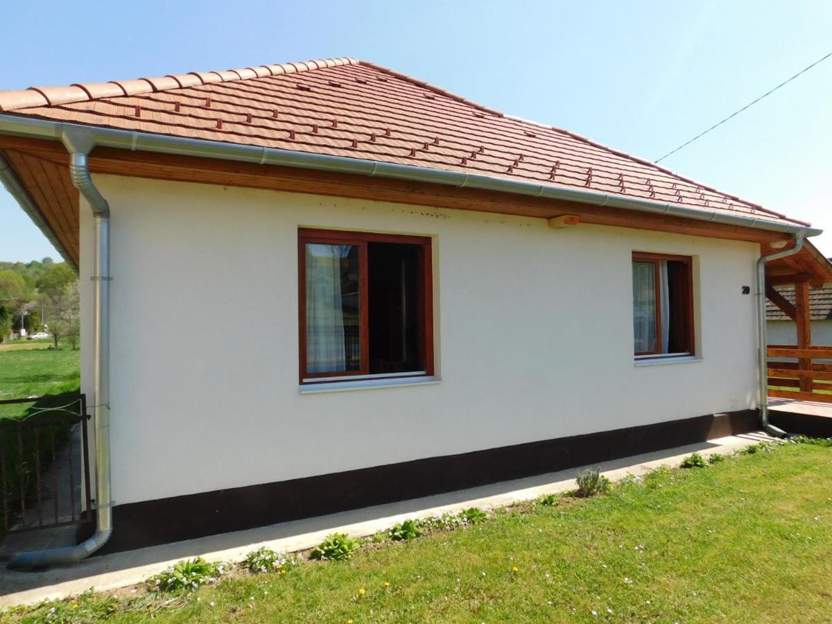8888 Apartmanház Lispeszentadorján Esterno foto