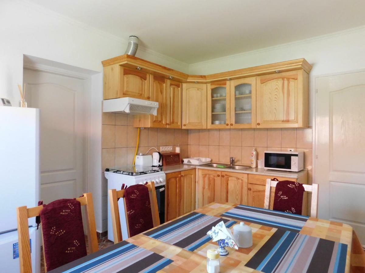 8888 Apartmanház Lispeszentadorján Esterno foto