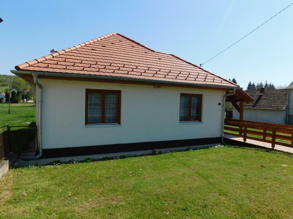 8888 Apartmanház Lispeszentadorján Esterno foto